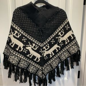 Steve Madden. NWT poncho. Winter. White and black with Tassels. S/M.